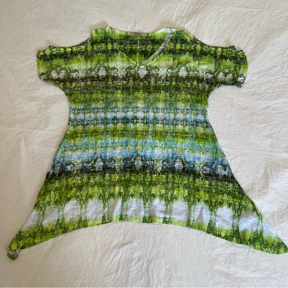 Jess & Jane Womens Boho Batik Cold Shoulder Short Sleeve Asymmetrical Top Shirt